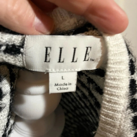 Elle black and white fuzzy sweater large - Picture 6 of 9